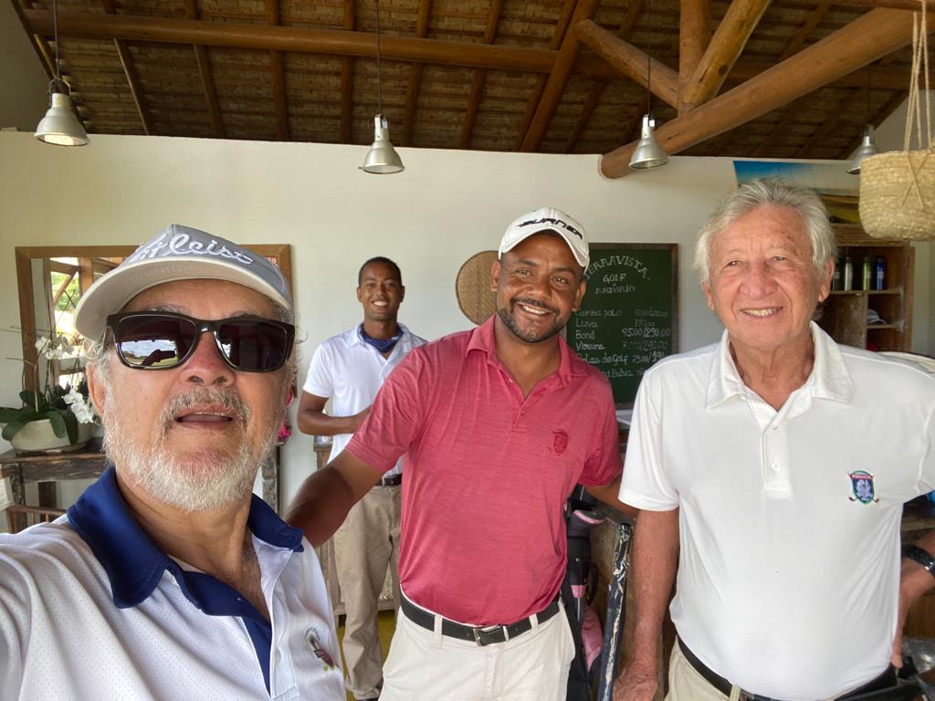 Com as feras do Terravista. Danilo, o Start; Robson e Anísio, os Head Pro.